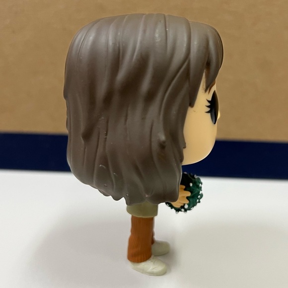 Funko POP! Television - Stranger Things - Joyce with Lights #436 Vinyl Figure - Picture 3 of 7